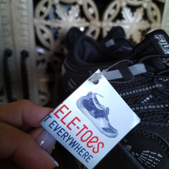 FILA SKELE-TOES WOMEN'S SIZE 7 NEW IN BOX - Picture 7 of 8
